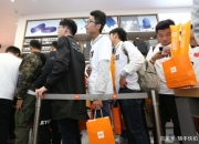 小米门店人气堪比春运，销售：从没见过这么好卖的车｜调查